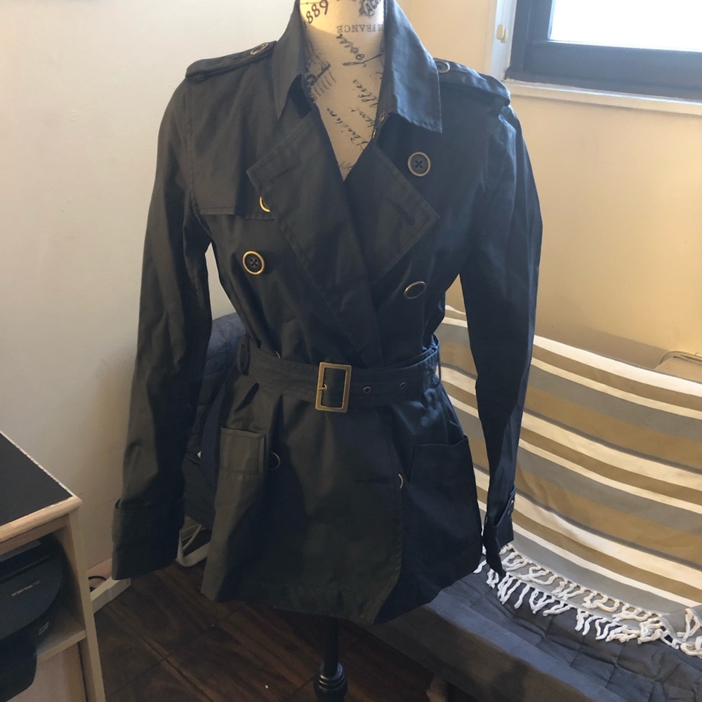 Women’s rain coat, size medium